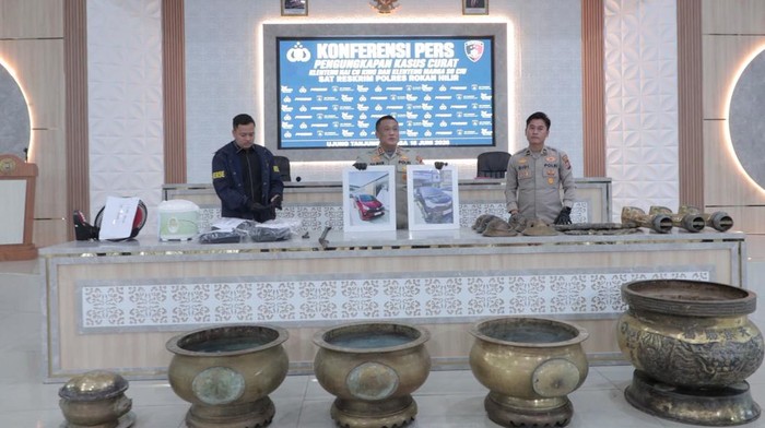 polres-rohil-mengungkap-pencurian-hiolo-klenteng-1781623028336_169