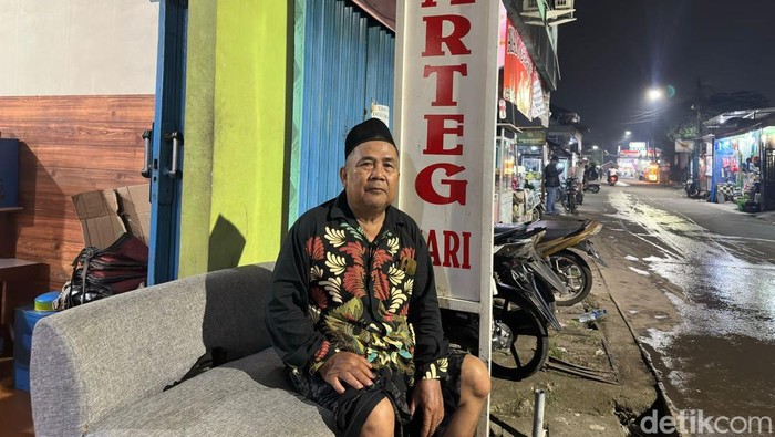 salamun-65-pemilik-warung-tegal-warteg-di-gandamekar-cikarang-barat-kabupaten-bekasi-1780259045689_169