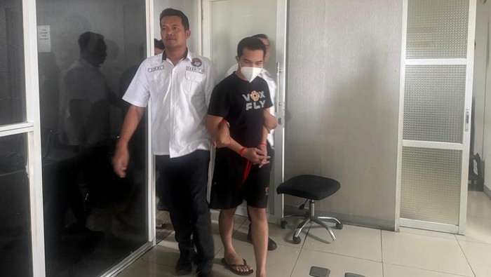 satresnarkoba-polresta-bandara-soekarno-hatta-soetta-menangkap-mahasiswa-asal-aceh-berinisial-nf-yang-menjadi-kurir-narkoba-li-1781580850282_169