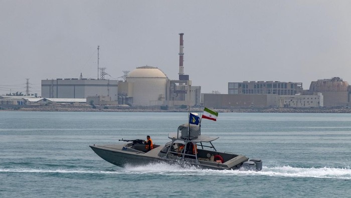 selat-hormuz-jalur-perdagangan-minyak-dunia-yang-iran-ancam-tutup-1750129504827_169