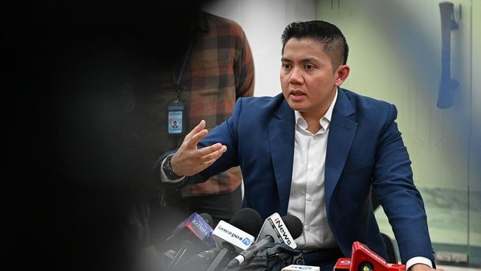 Facing Challenges: Seskab: Kelebihan Biaya Prabowo ke LN Ditanggung Pribadi, Rombongan Berkurang