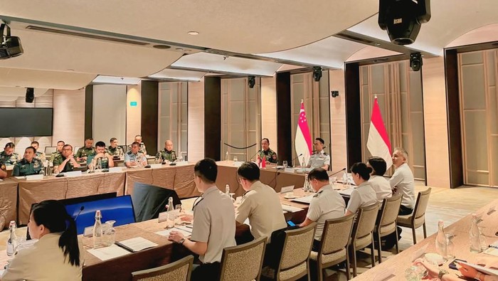 tni-dan-singapore-armed-forces-saf-memperkuat-kerja-sama-pertahanan-bilateral-dalam-pertemuan-tsasm-ke-22-dok-puspen-tni-1780663354141_169