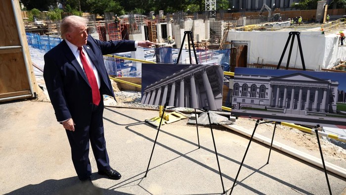 trump-pamer-proyek-ballroom-gedung-putih-bernilai-rp65-triliun-1779337178094_169