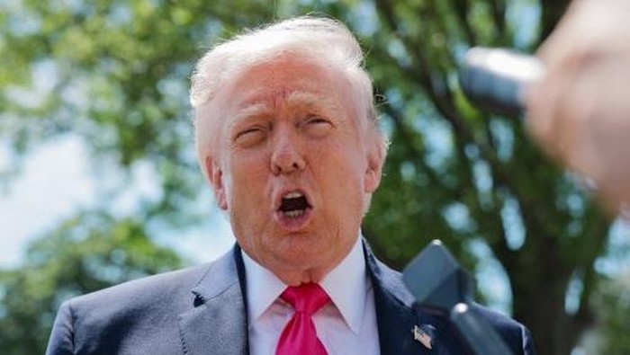 us-president-trump-departs-white-house-for-nevada-1776376554845_169