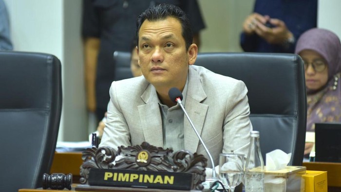 wakil-ketua-badan-legislasi-baleg-dpr-ri-martin-manurung-dokistimewa-1766055607688_169