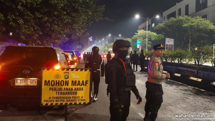 Historic Moment: Brimob Polda Metro Tangkap 3 Pelaku Begal dan 3 Orang Bawa Narkoba di Jakut