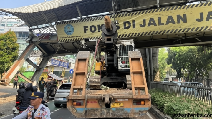 Latest Program: JPO Ditabrak Truk Bakal Dibongkar, Lalin Jl Tendean ke Blok M Dialihkan