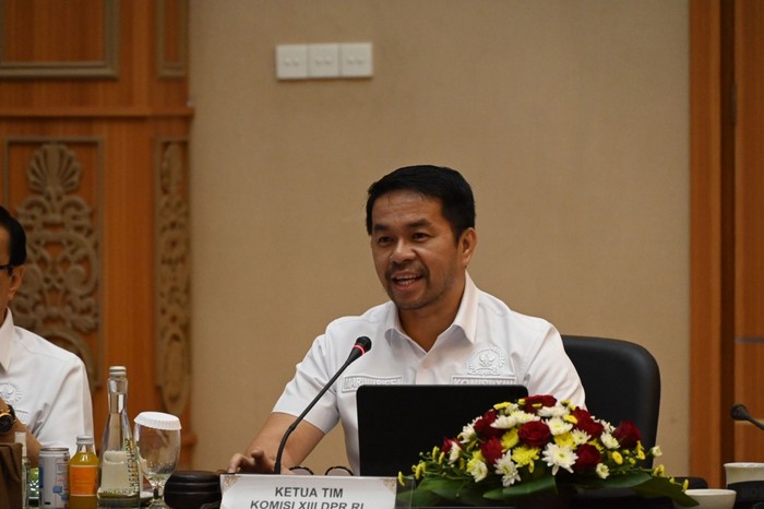 anggota-mpr-ri-fraksi-pdi-perjuangan-marinus-gea-1783610604617