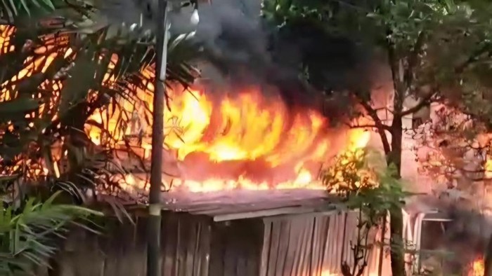 Gudang Onderdil di Tajurhalang Bogor Kebakaran – Asap Hitam Membubung Tinggi