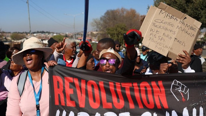 johannesburg-memanas-demonstran-anti-imigran-penuhi-jalanan-soweto-1783591238827_169