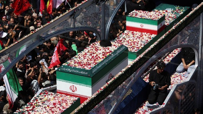 jutaan-warga-iringi-prosesi-pemakaman-ali-khamenei-1783323478701_169