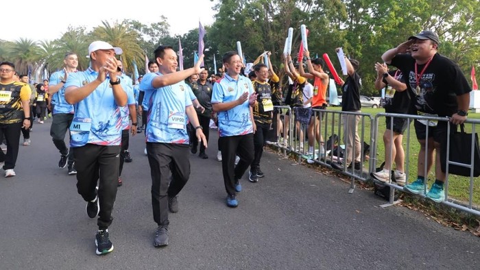 kapolda-sumsel-forkopimda-sapa-ribuan-peserta-sumsel-bhayangkara-run-1783823093259_169