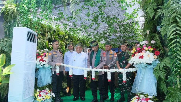 kapolri-jenderal-listyo-sigit-prabowo-meresmikan-80-jembatan-merah-putih-presisi-di-dumai-riau-1783502687285_169