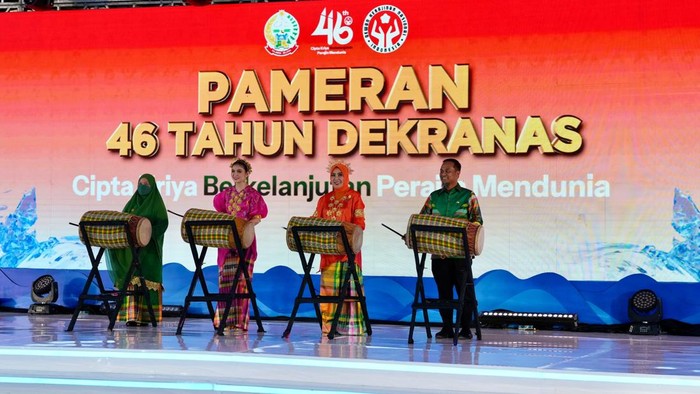 kenakan-baju-adat-sulsel-tri-tito-hadiri-syukuran-46-tahun-dekranas-1783925562035_169