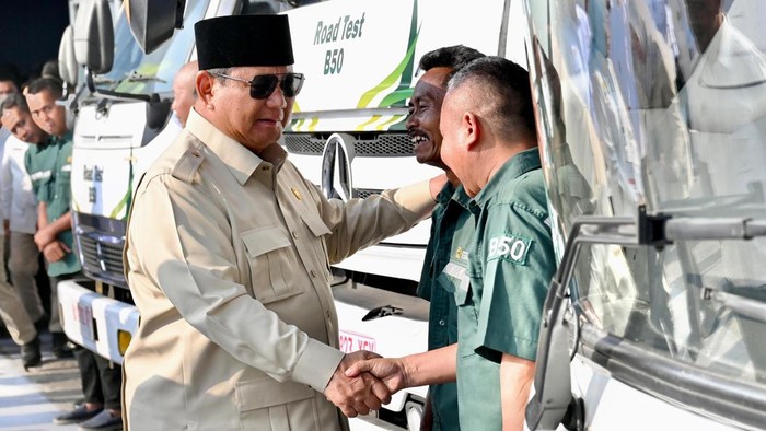 momen-prabowo-dialog-dengan-sopir-truk-cahyo-biro-pers-media-dan-informasi-sekretariat-presiden-1783620376015_169