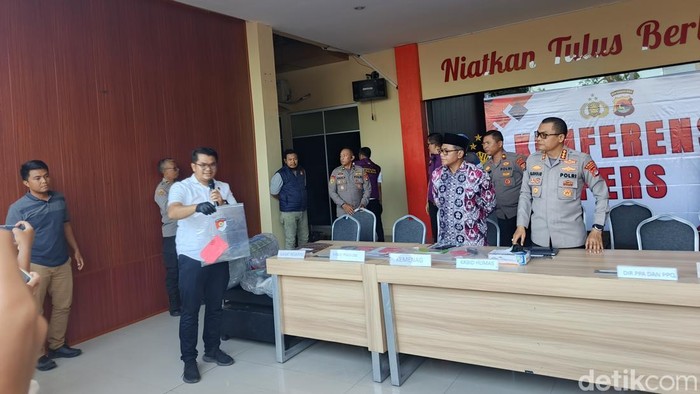 pembakaran-santri-1783606059195_169