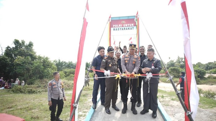 polres-kuansing-meresmikan-7-jembatan-merah-putih-presisi-di-momen-hari-bhayangkara-ke-80-1783687181883_169