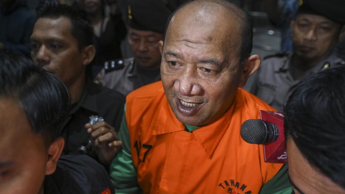 potret-bupati-langkat-kenakan-rompi-oranye-kpk-usai-ditetapkan-tersangka-1783135368288_169