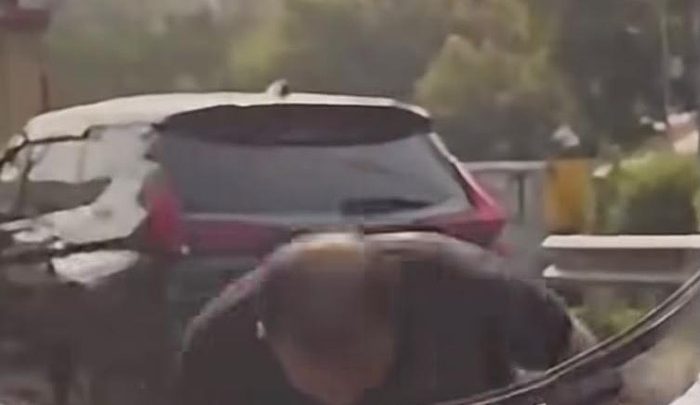 Solution For: Viral Pria Rusak Spion dan Wiper Mobil di Jakut, Polisi Cek TKP