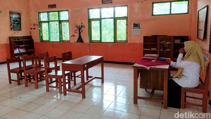 suasana-sdn-2-salakaria-kecamatan-sukadana-kabupaten-ciamis-yang-hanya-mendapat-1-murid-di-tahun-ajaran-20262027-1784087825119_169