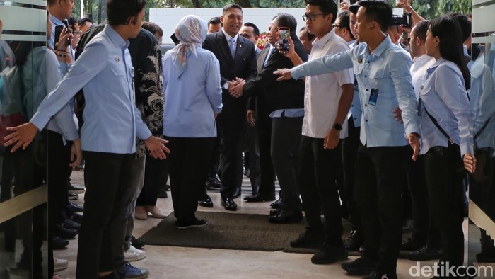 usai-dilantik-sudaryono-langsung-pimpin-rapat-perdana-bersama-jajaran-bgn-1784718690589_169