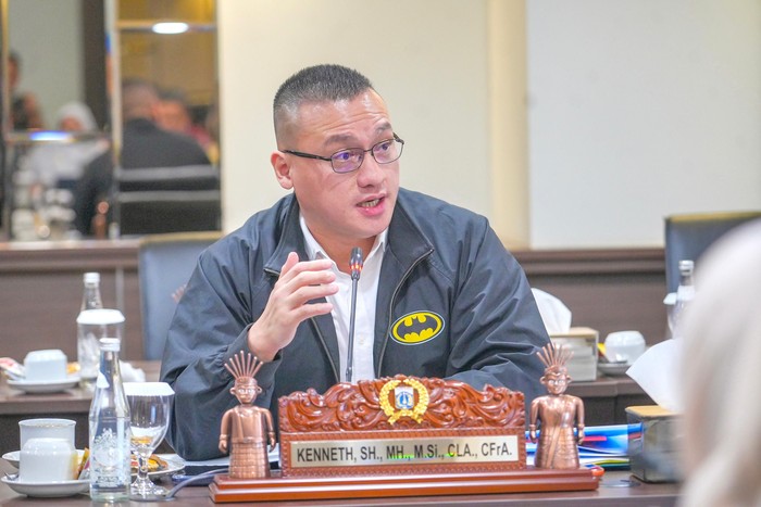 anggota-dprd-dki-jakarta-hardiyanto-kenneth-sedang-menyampaikan-pendapatnya-pada-saat-rapat-dengar-pendapat-di-kebon-sirih-jak-1786107626644
