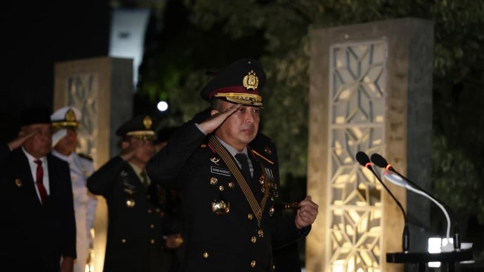 Kenang Jasa Pahlawan, Kapolda Sumsel Pimpin Apel Kehormatan dan Renungan Suci HUT RI