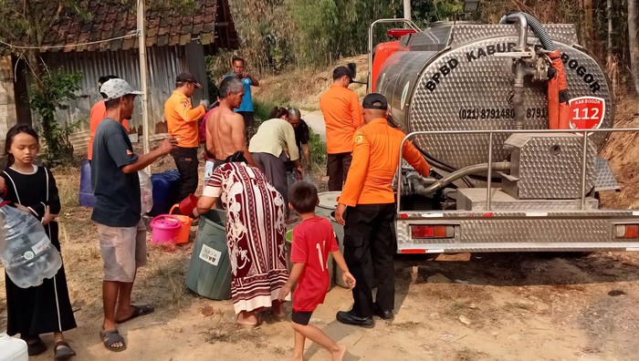 Pemprov Jabar Distribusikan 8,7 Juta Liter Air ke Warga Selama Kemarau