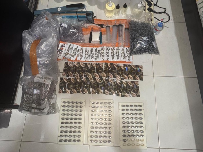 barang-bukti-vape-etomidate-ditemukan-dalam-kamar-kos-di-kemang-dokbareskrim-1786203531890_43