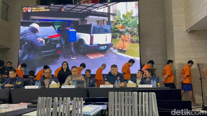 bareskrim-polri-membongkar-sindikat-judi-online-jaringan-internasional-bernama-ujangbet-1786715047871_169
