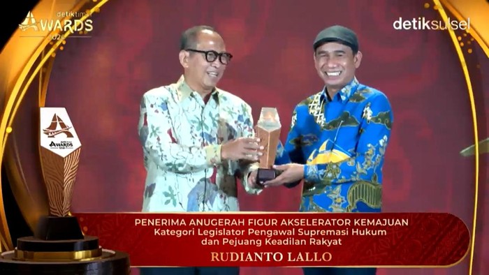 detiktimur-awards-rudianto-lallo-1786110858616_169