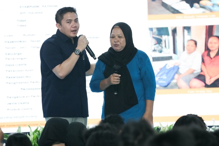 di-hadapan-seskab-teddy-orang-tua-siswa-sekolah-rakyat-berbagi-kisah-haru-1786175663766
