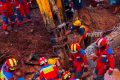 Ngeri 2 Pekerja Proyek Tertimpa Beton Turap Drainase di Jaktim