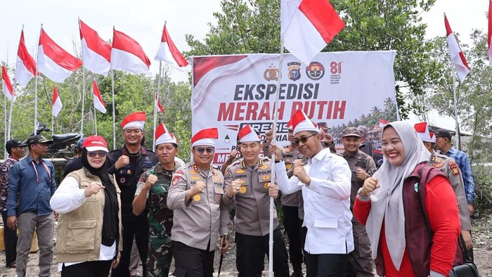 Ekspedisi Merah Putih Polda Riau Hadir di Panipahan, Salurkan Bansos-Layanan Kesehatan
