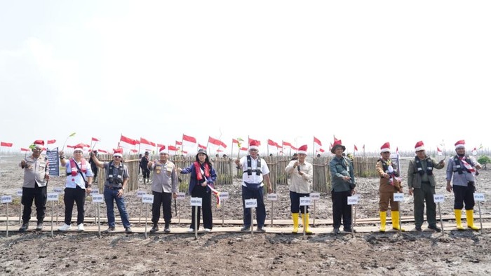 Menteri LH Apresiasi Ekspedisi Polda Riau: Pemulihan Mangrove Ciptakan Green Jobs