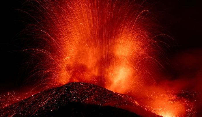 Erupsi Etna Memasuki Hari Ketujuh, Awan Abu Selimuti Sisilia