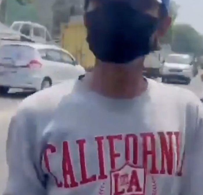 jukir-liar-memaksa-tarif-hingga-ajak-duel-pemotor-di-jalan-jembatan-lima-tambora-jakarta-barat-1786273386183