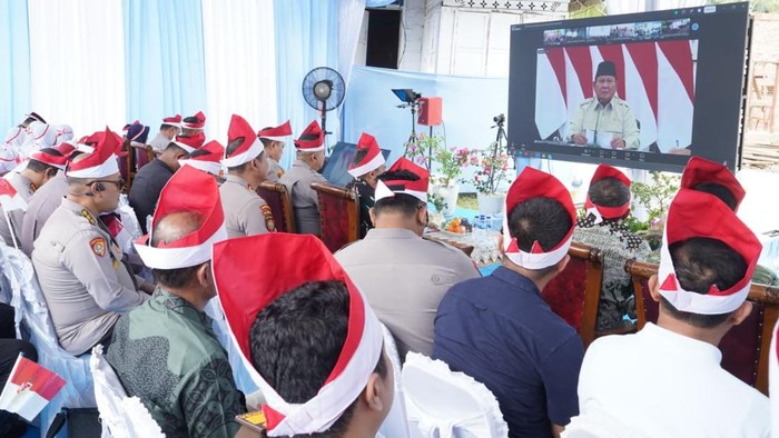 kapolda-riau-irjen-herry-heryawan-melaporkan-secara-langsung-ke-presiden-prabowo-subianto-mengenai-pembangunan-110-jembatan-da-1786604715154_169