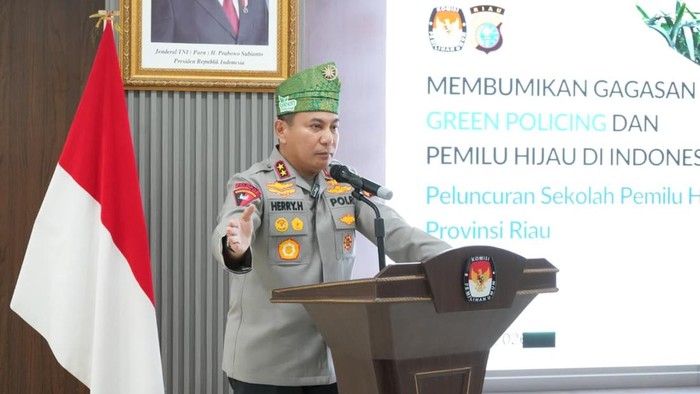 kapolda-riau-irjen-pol-herry-heryawan-menghadiri-peluncuran-sekolah-pemilu-hijau-di-kpu-riau-1785999184772_169