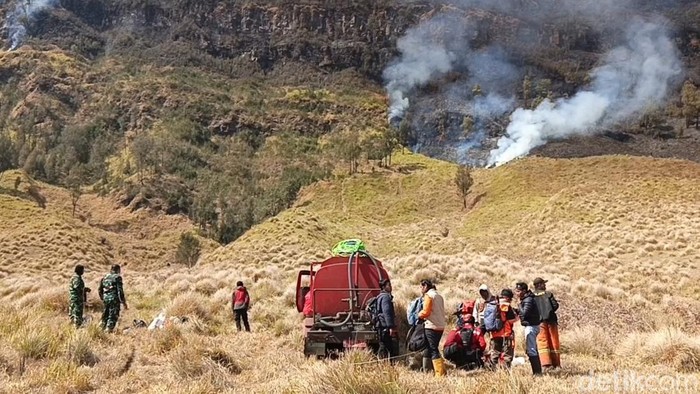 kebakaran-bromo-1786017621738_169