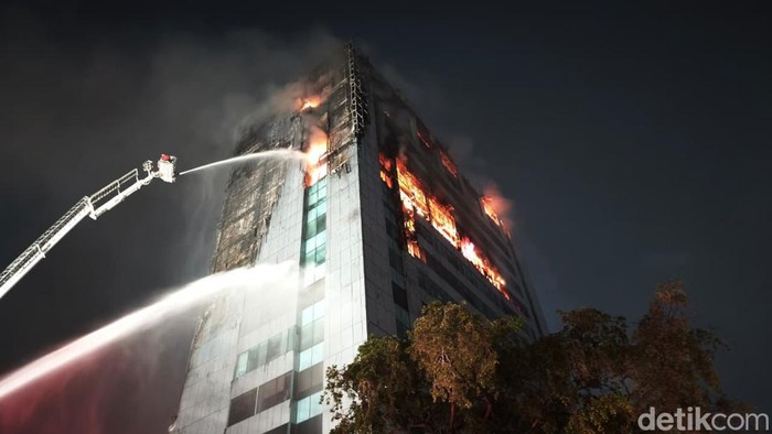 kebakaran-gedung-bapenda-dki-jakarta-rolandodetikcom-1786121738496_169