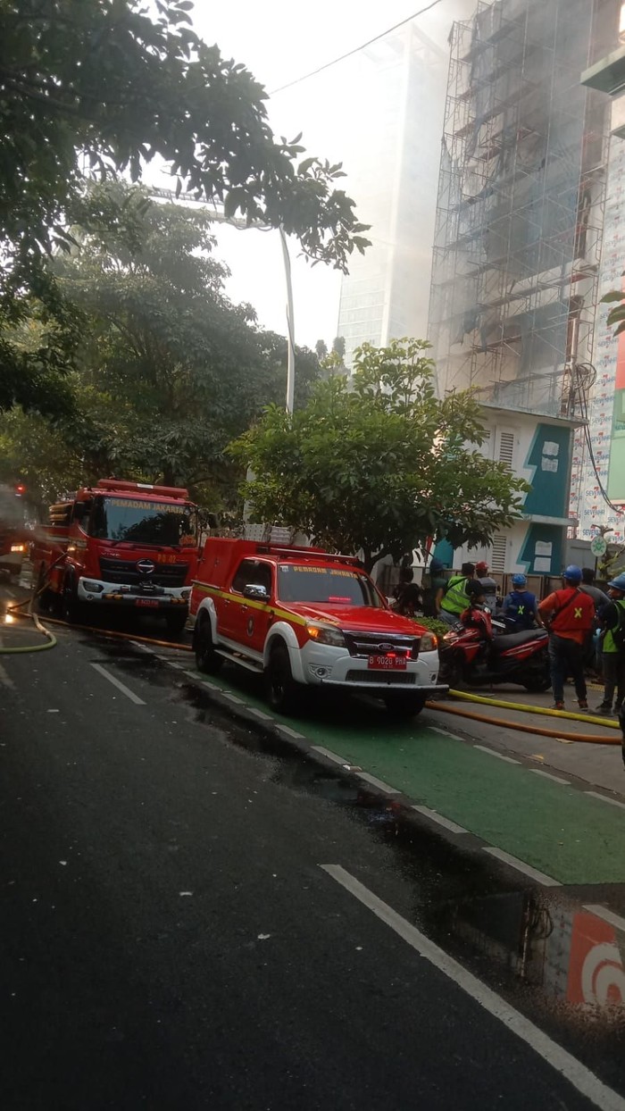 4 Fakta Kebakaran Gedung di Cikini hingga Orang Terjebak Kepulan Asap
