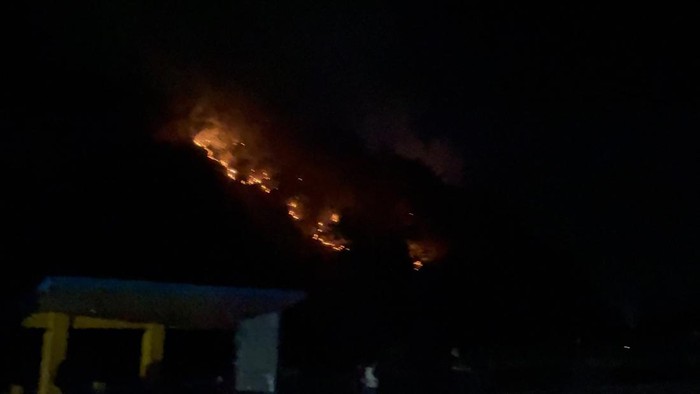 Gunung Picung Cianjur Kebakaran, Warga Duga karena Pembakaran Sampah