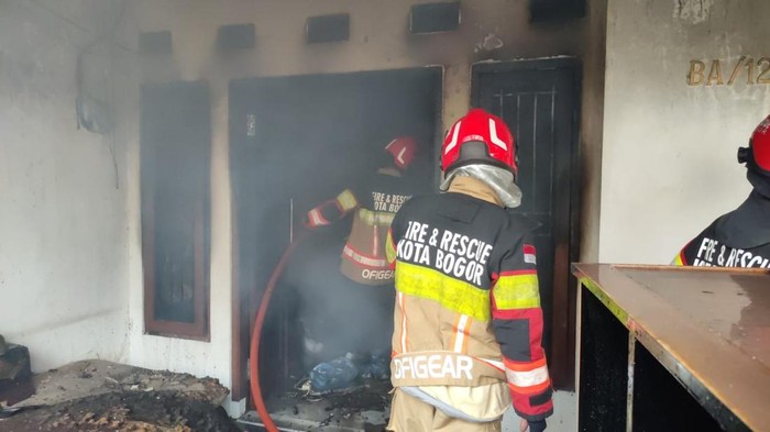 kebakaran-rumah-di-bogor-dipicu-istri-bakar-baju-suami-1785996380774_169