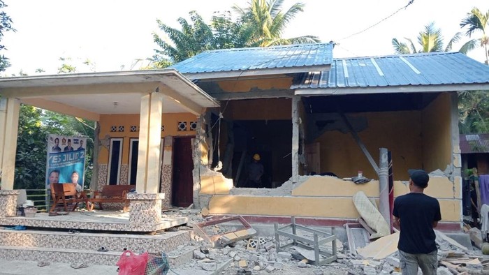 Kemensos Kirim 48 Ton Beras, Wamensos Turun Langsung Tangani Gempa NTT