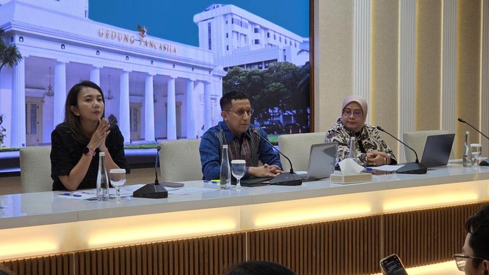kemlu-bicara-isu-diplomasi-terkini-1786610064462_169