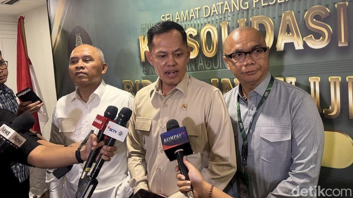 Kepala Bappisus: Kita Masih Punya PR Tangkap Koruptor Besar Riza Chalid
