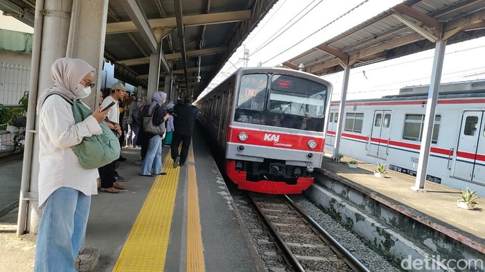 Perbaikan Gangguan Selesai, Perjalanan KRL Bogor-Jakarta Kembali Normal
