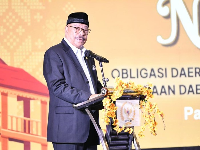 ketua-fraksi-partai-golkar-mpr-ri-melchias-marcus-mekeng-1786759861155_43