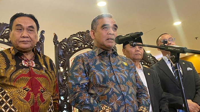 ketua-mpr-ahmad-muzani-dengan-pimpinan-mpr-lainnya-dwi-rahmawatidetikcom-1785924998212_169-1